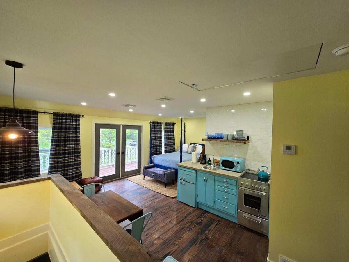 Heritage Trail Farmhouse New Hampton Room photo